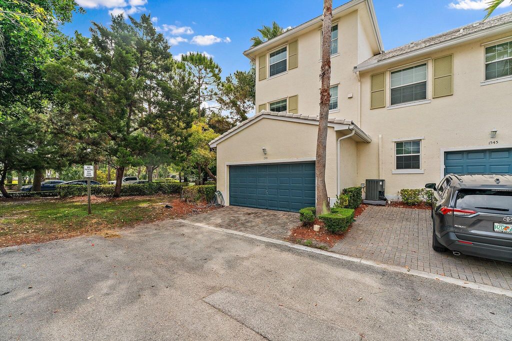 Photo of 1541 W Frederick Small Road, Jupiter, FL 33458 (MLS # R10981091)
