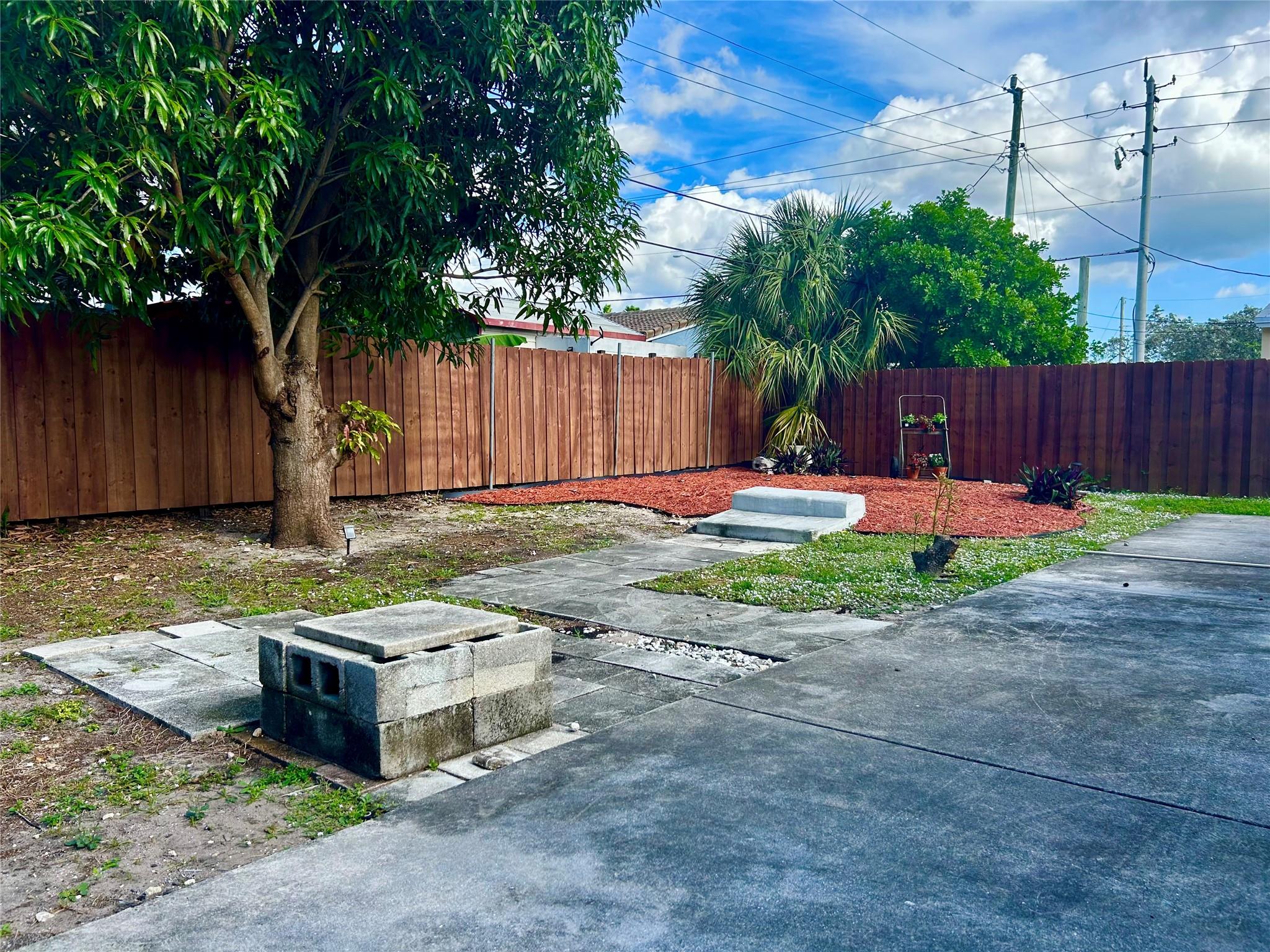 COLLIER ESTATES 1ST ADD - Residential