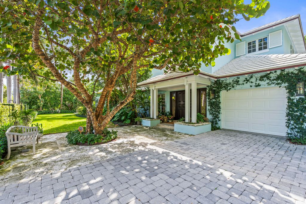 Photo of 156 Dolphin Road, Palm Beach, FL 33480 (MLS # R11170030)