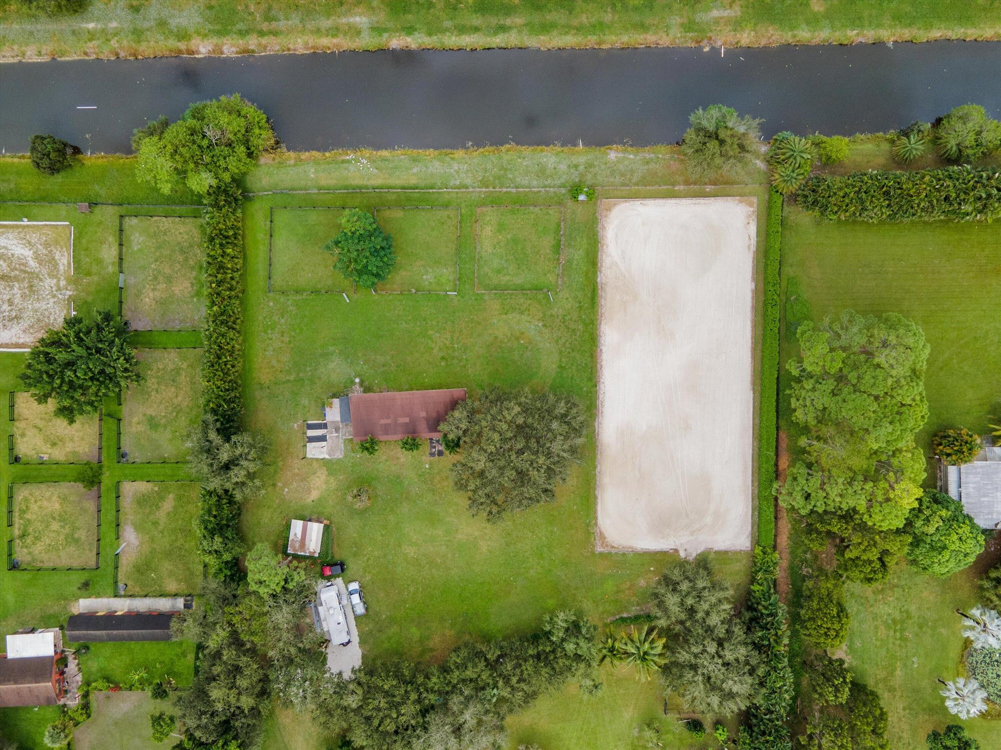Experience the ultimate equestrian lifestyle with this charming 4-stall barn featuring a tack room, feed room, wash rack, and picturesque paddocks. The property boasts a brand-new riding ring, perfect for training or leisure. For added convenience, the property includes RV hookups, ideal for seasonal living or accommodating visitors. Located in the sought-after Rustic Ranches community, you'll enjoy easy access to Horseman's Park, scenic trails, and the renowned Winter Equestrian Festival (WEF). Seasonal Rent: $6,250/month (4 months minimun). Secure your spot in this equestrian haven today!