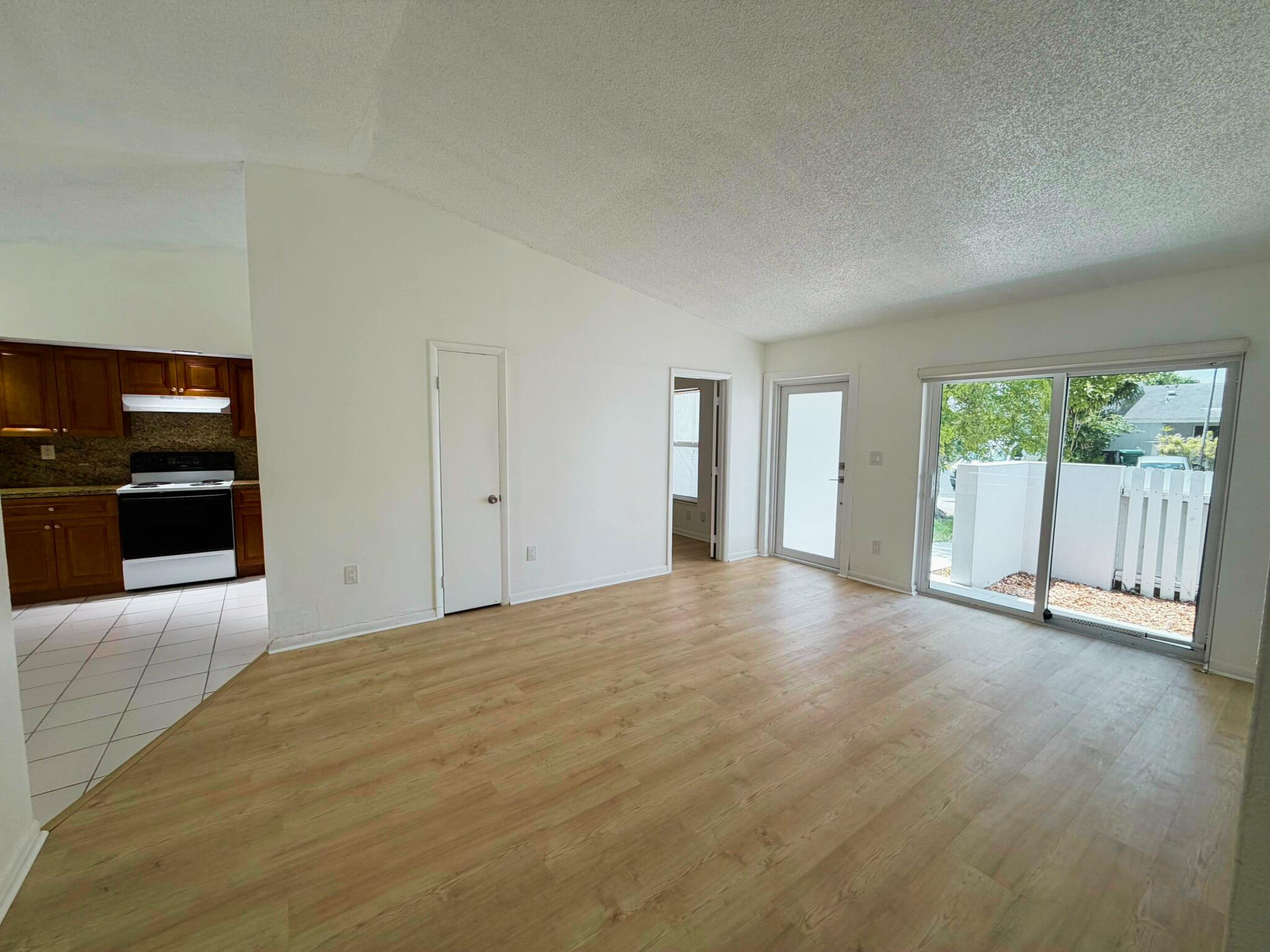 CUTLER CREEK CLUB SEC 1 - Residential Lease