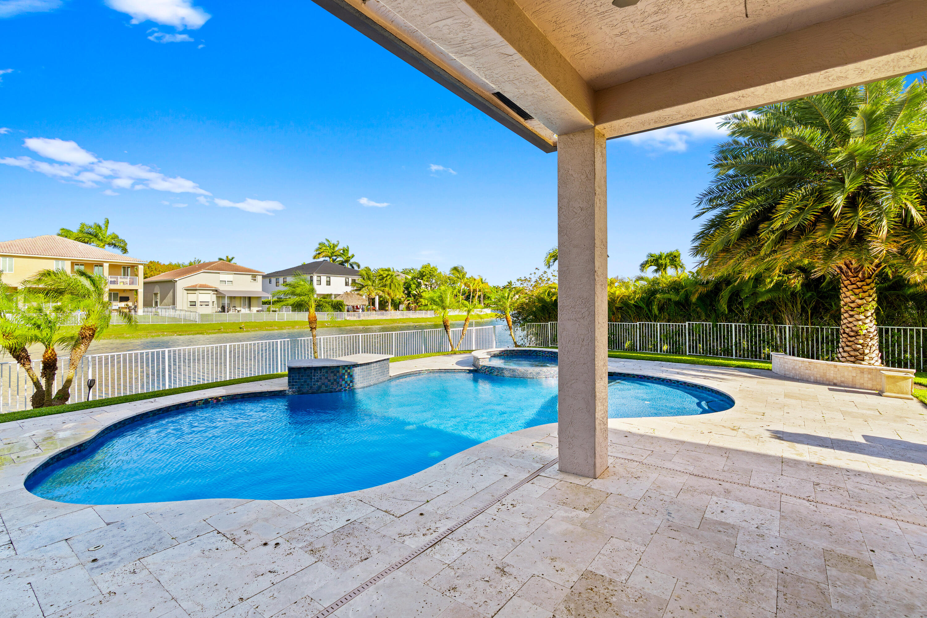 SUNSET LAKES PLAT THREE - Residential