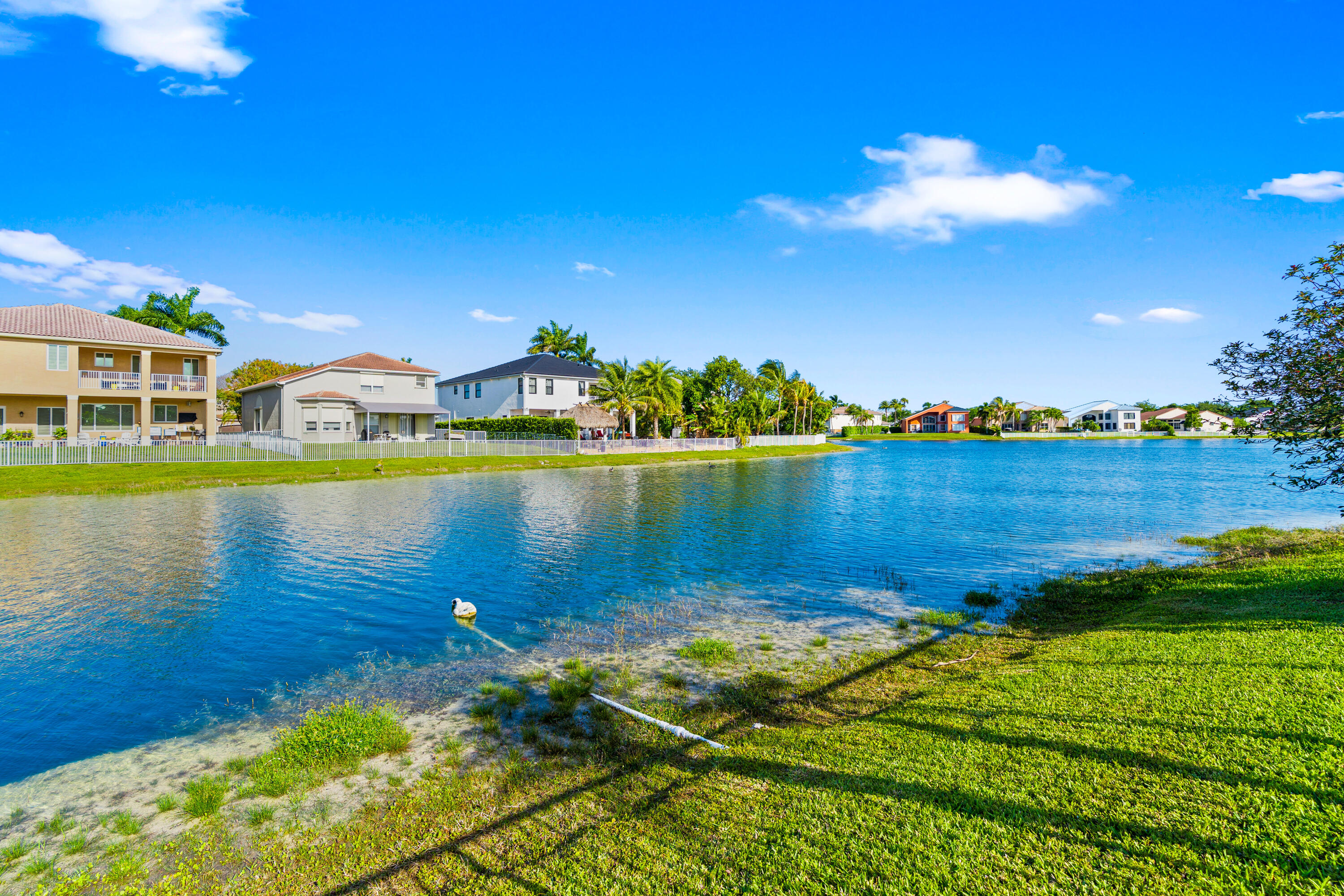 SUNSET LAKES PLAT THREE - Residential