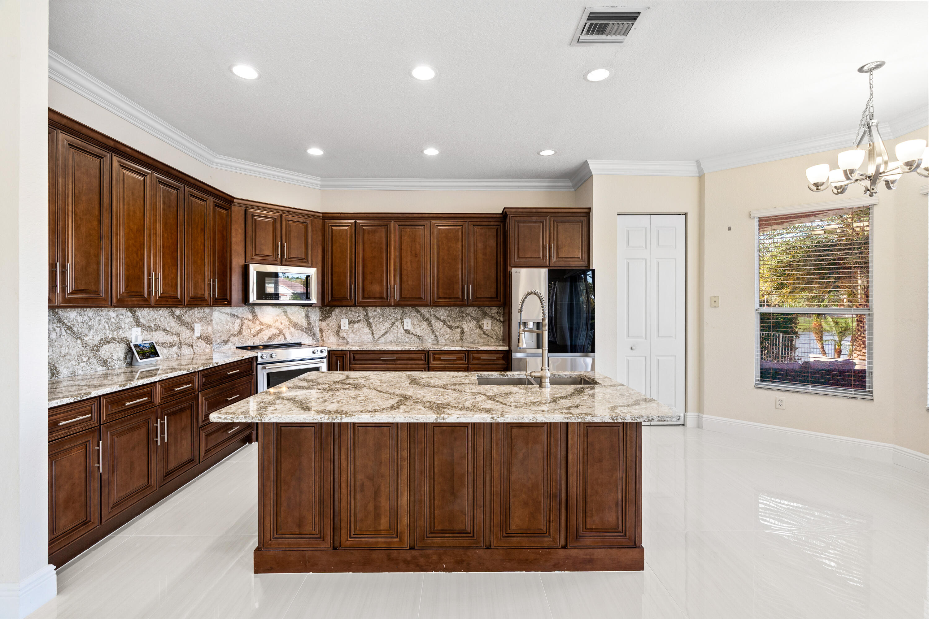 SUNSET LAKES PLAT THREE - Residential