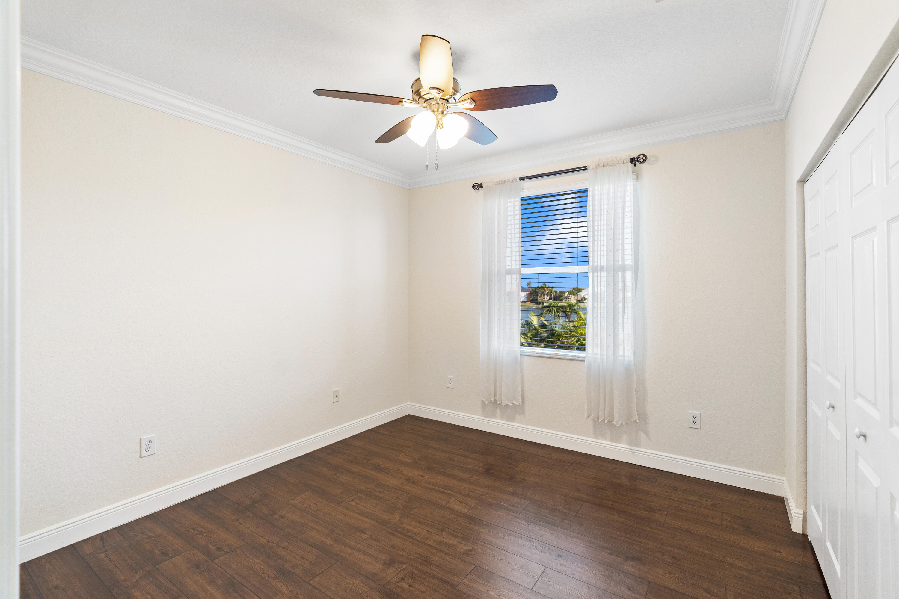 SUNSET LAKES PLAT THREE - Residential