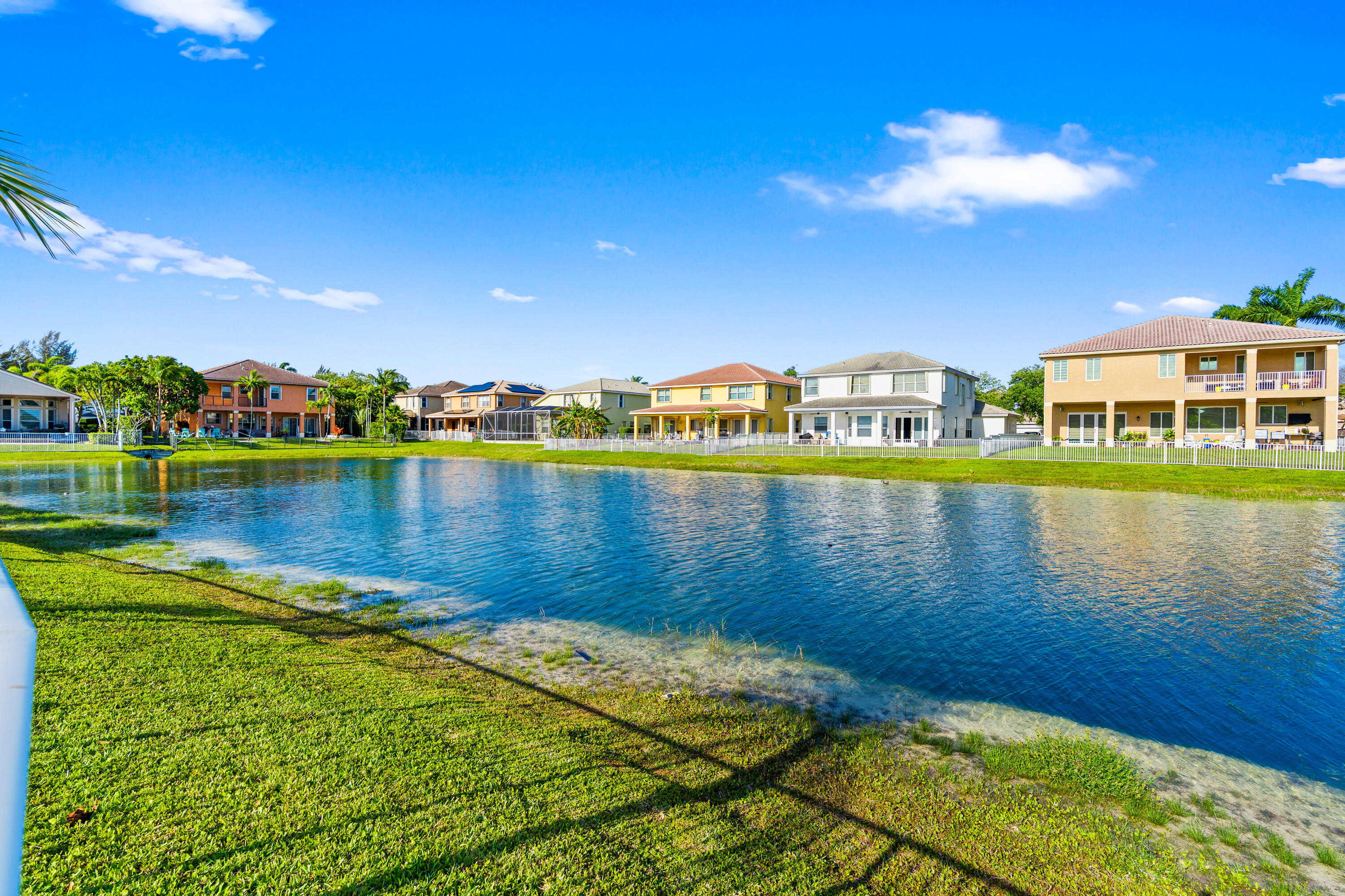 SUNSET LAKES PLAT THREE - Residential