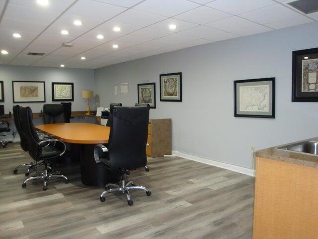 BARCLAY CONDO - Residential Lease