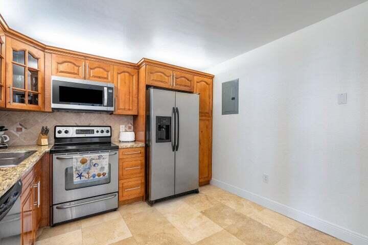 BARCLAY CONDO - Residential Lease