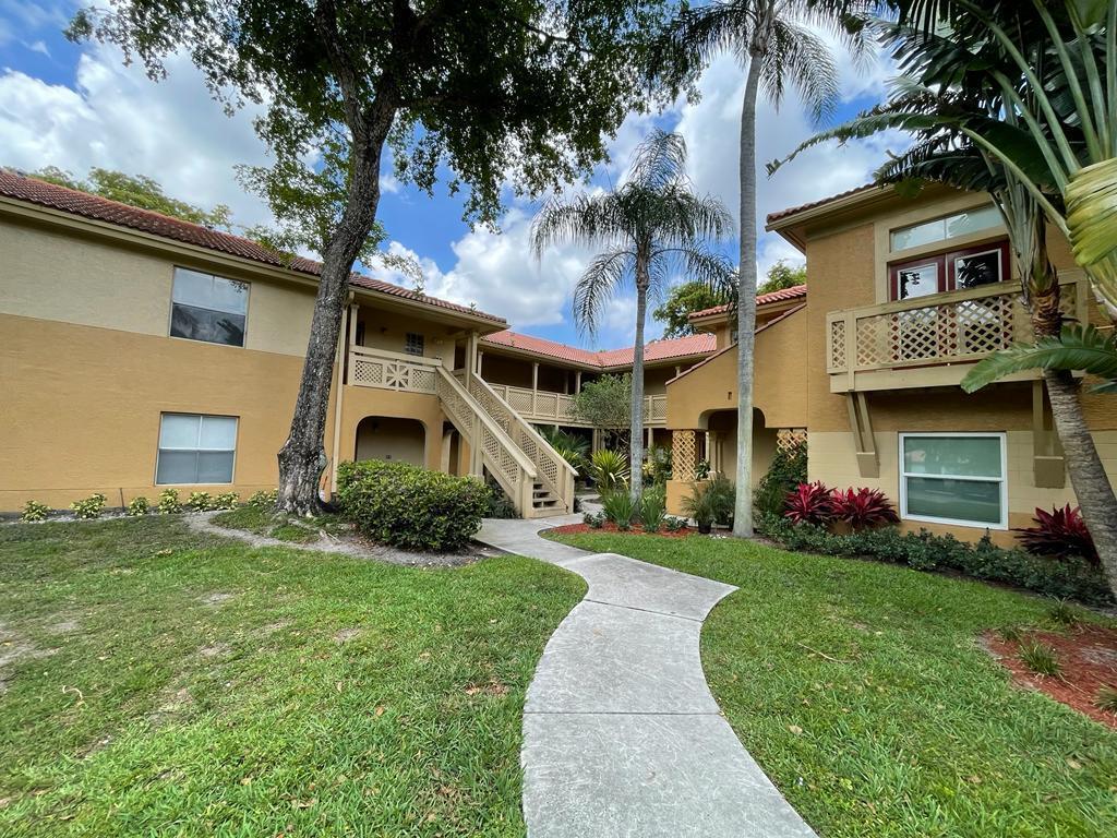 4783 Via Palm Lakes 104