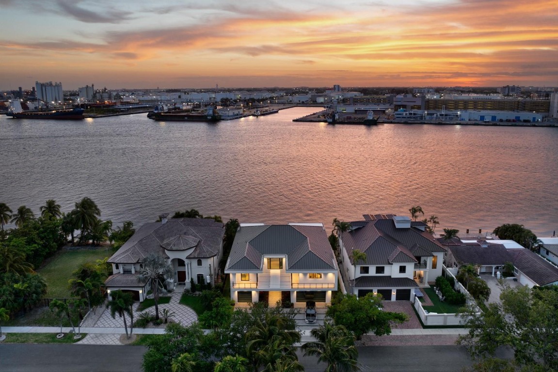 1957 Harbourview Drive