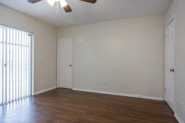 LA MANCHA - Residential Lease