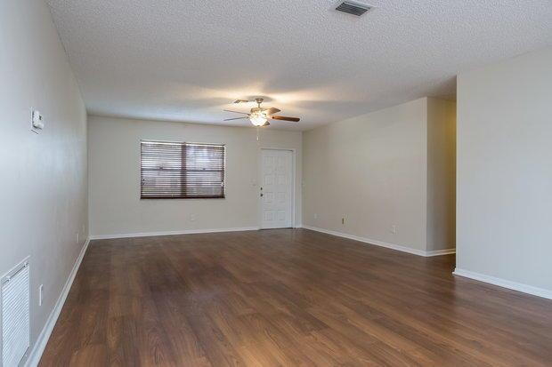 LA MANCHA - Residential Lease