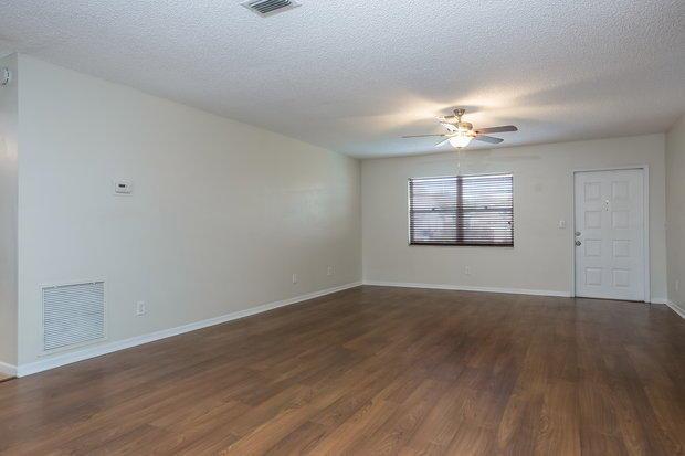 LA MANCHA - Residential Lease