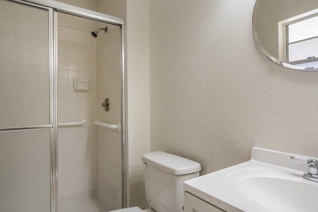 LA MANCHA - Residential Lease