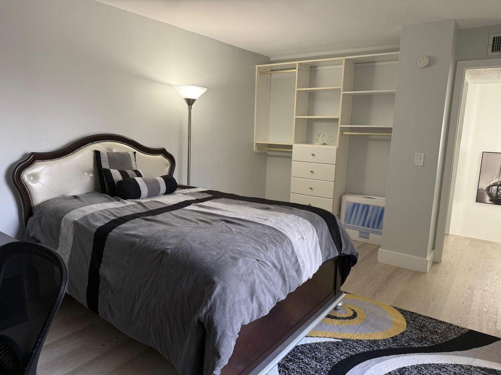 LAKEWOOD 1ST ADDITION OF PALM SPRINGS - Residential