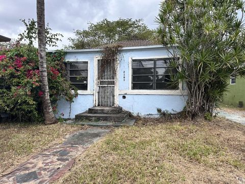 2161 NW 50th St Miami FL 33142