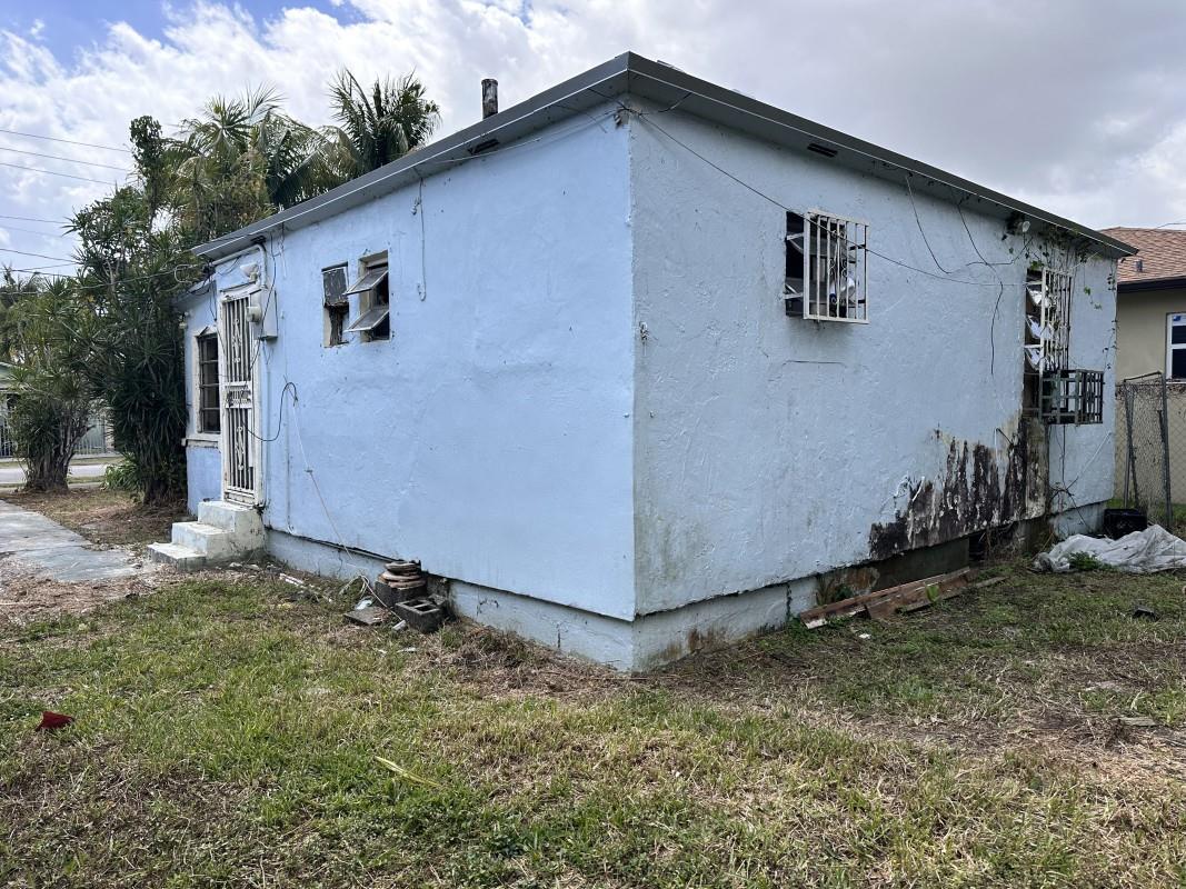 2161 NW 50th St