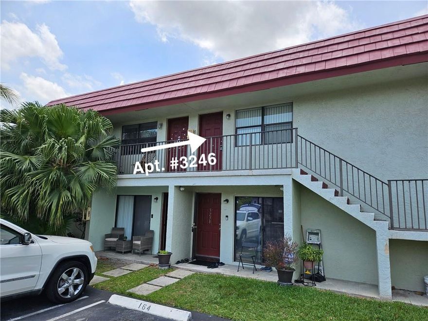 Well maintained 2 bedroom 2 bathroom condominium. The unit features updated appliances all throughout, and an in unit washer and dryer. Located on a private cul-de-sac street for this community giving it a great sense of privacy. Great school district, and plenty of nice neighbors.