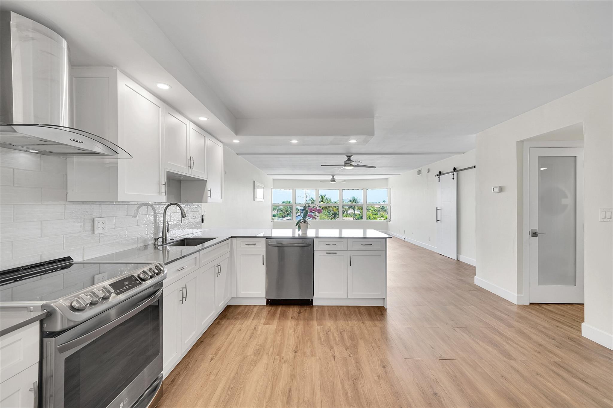 3121 NE 51 St 406E