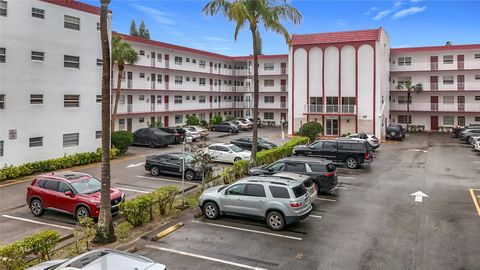 A home in Lauderdale Lakes