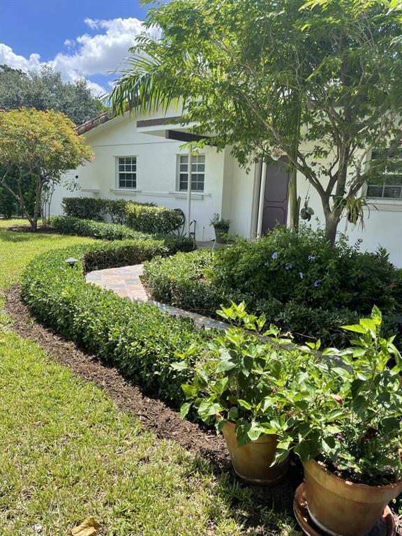 3 bedroom with 2 baths large backyard. Walking distance of Mall and quick trip to all major highways. A rated schools. super clean house with large fenced in yard.