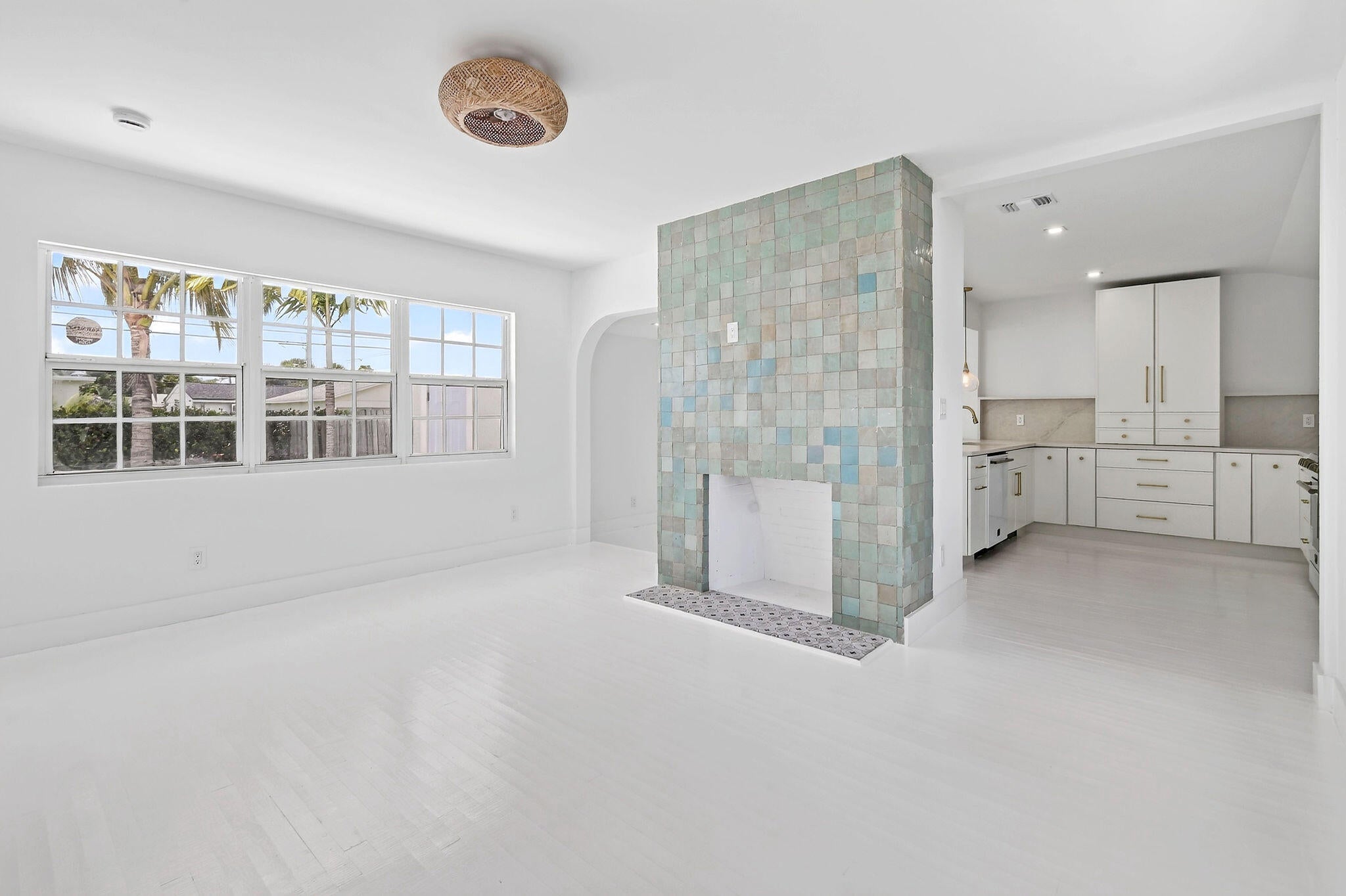 1201 N Ocean Breeze