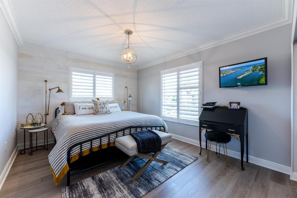 RIVERSIDE - Residential