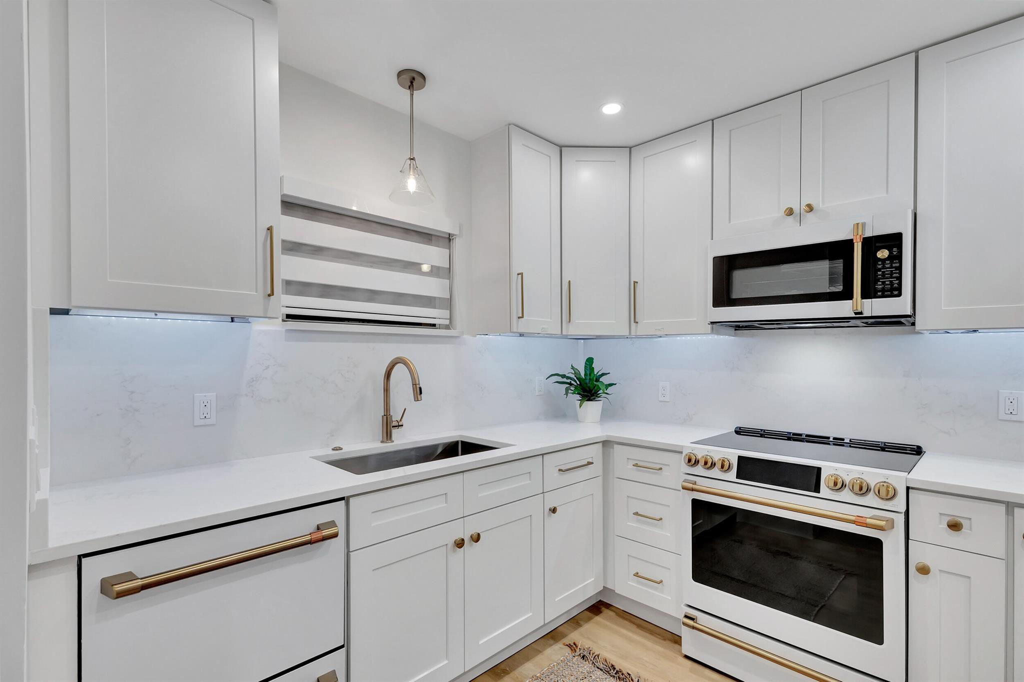 Properties 208 S Lakeside Drive 102