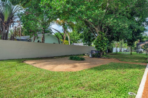 Tiny photo for 6030 SW 8TH Court, Plantation, FL 33317 (MLS # B26087095)