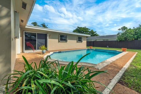 Tiny photo for 6030 SW 8TH Court, Plantation, FL 33317 (MLS # B26087095)