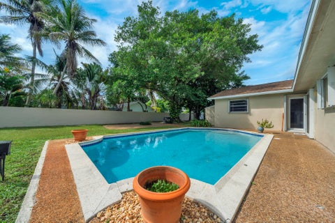 Tiny photo for 6030 SW 8TH Court, Plantation, FL 33317 (MLS # B26087095)