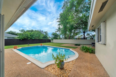 Tiny photo for 6030 SW 8TH Court, Plantation, FL 33317 (MLS # B26087095)