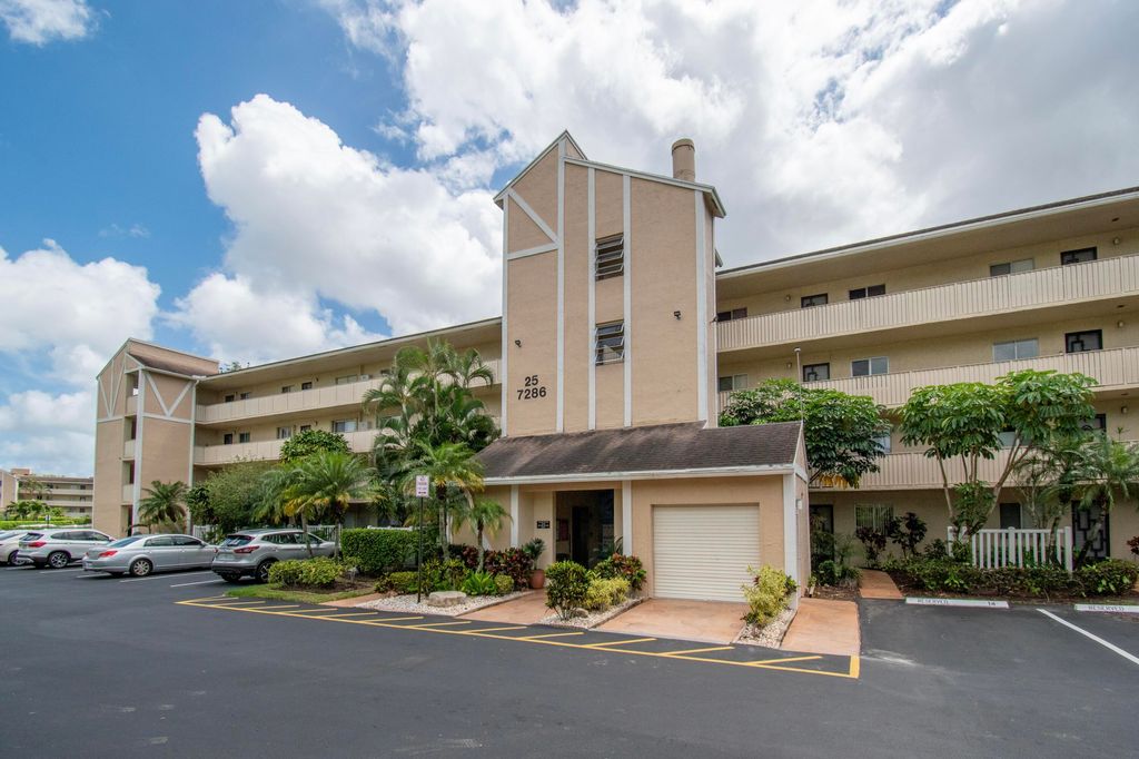 Photo of 7286 Huntington Lane #408, Delray Beach, FL 33446 (MLS # B26013120)