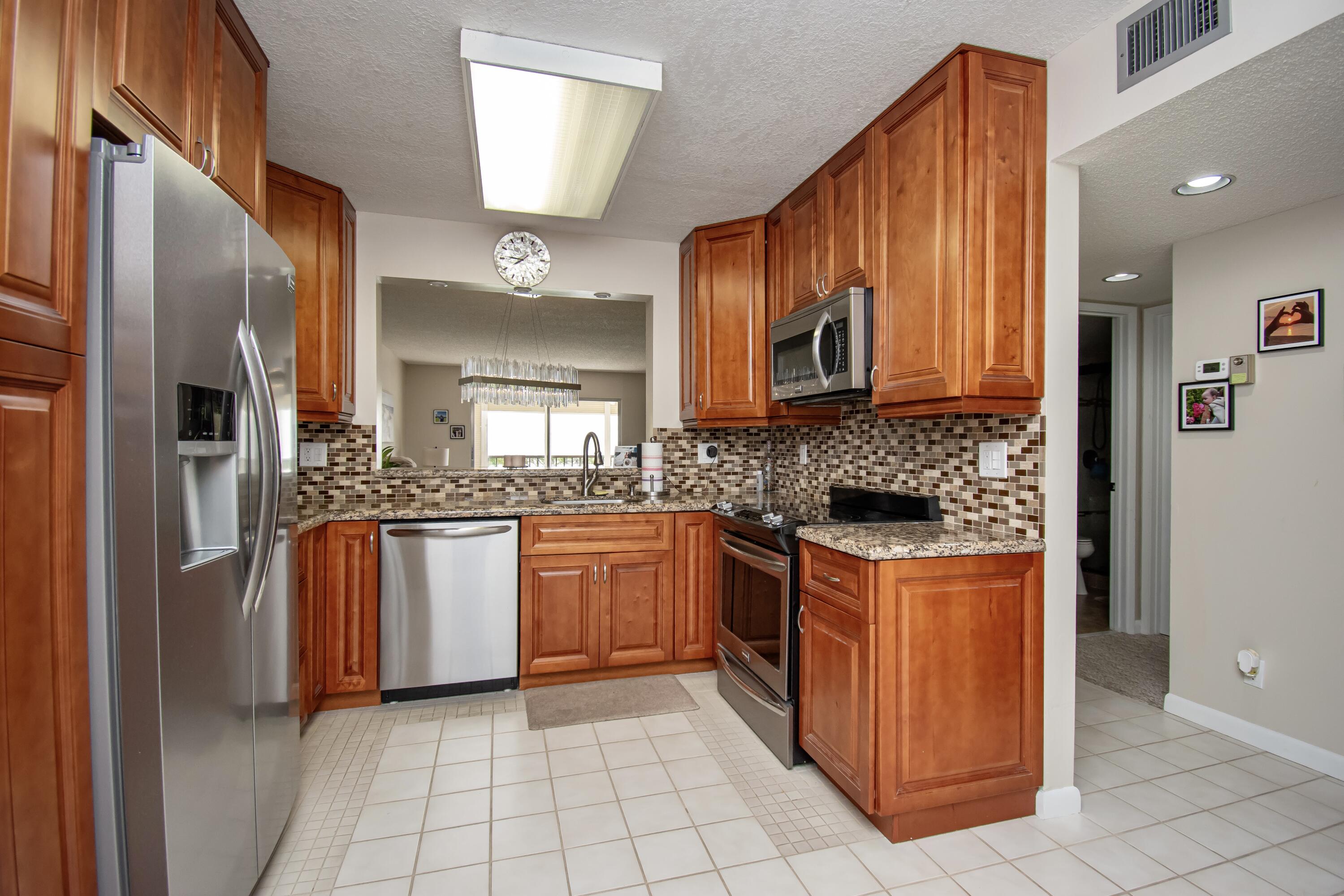 HUNTINGTON LAKES SEC THREE CONDOS - Residential