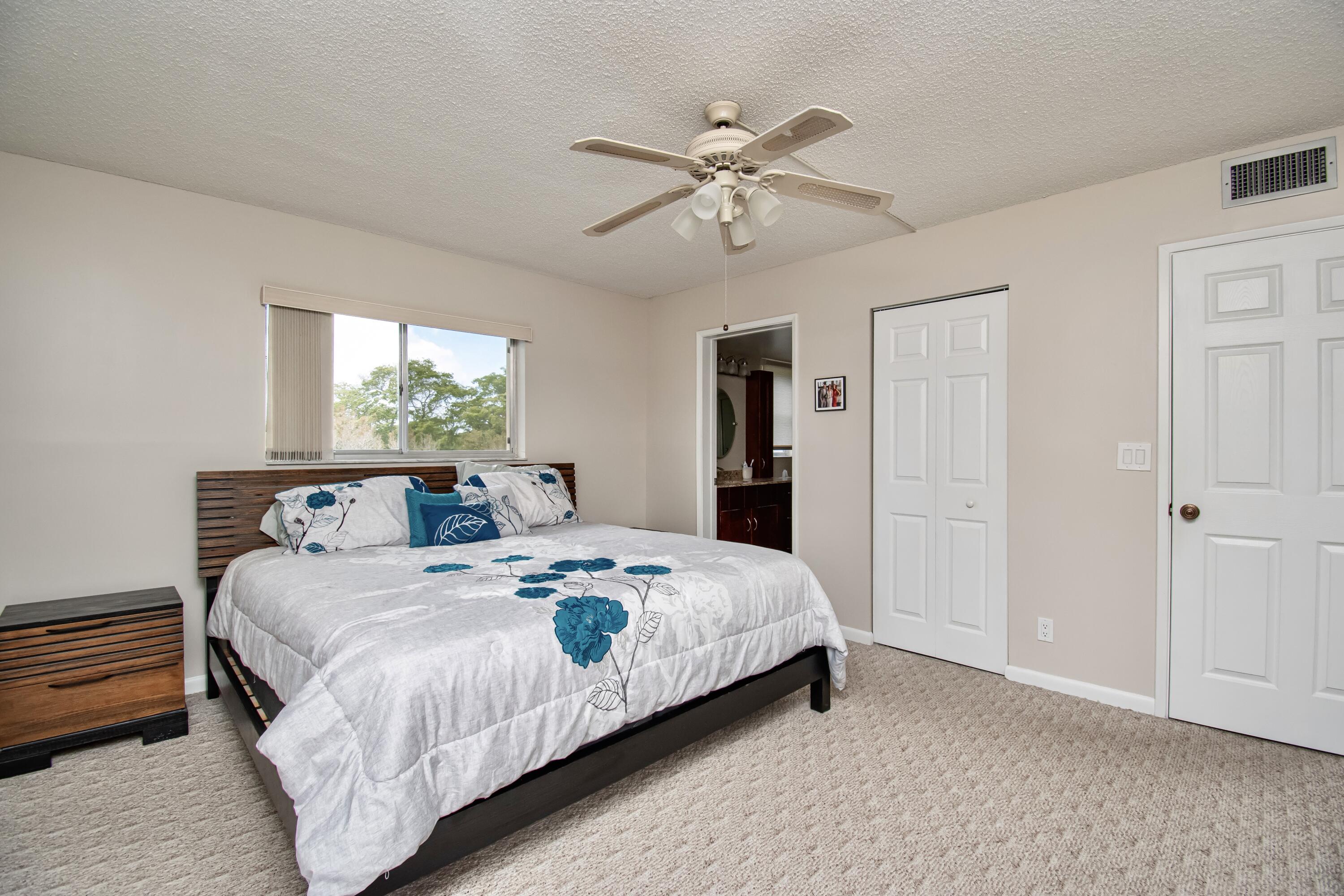 HUNTINGTON LAKES SEC THREE CONDOS - Residential