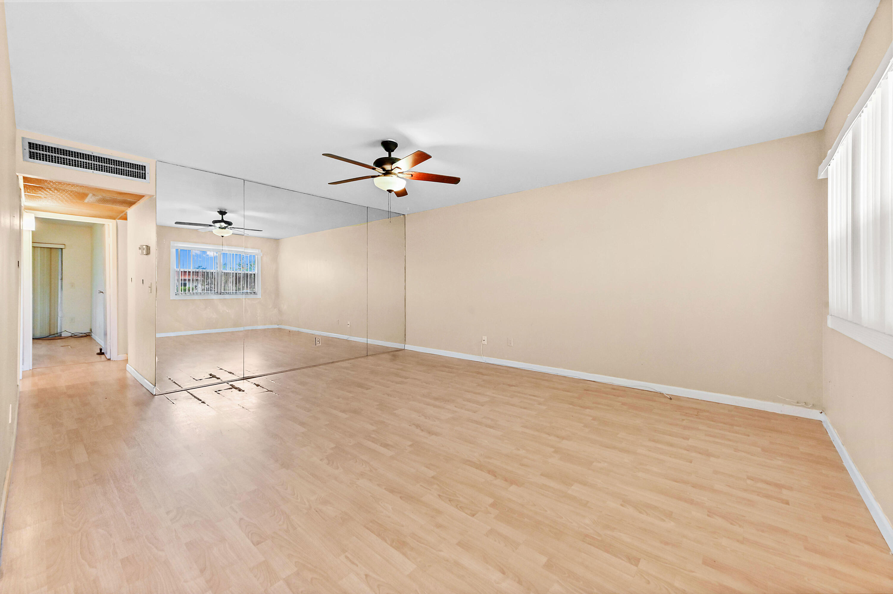 View photos, virtual tours, details... 49 Seville C