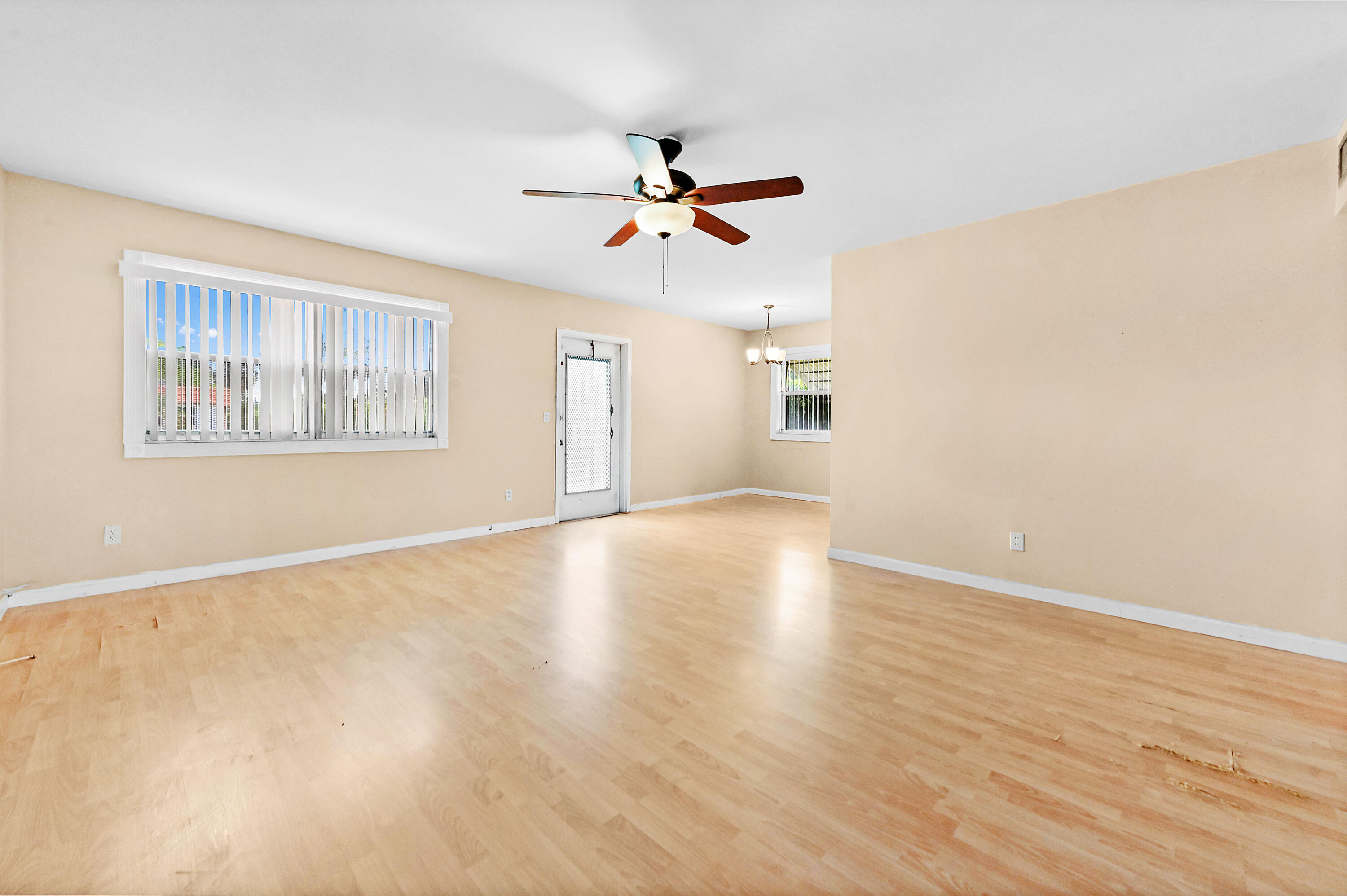 View photos, virtual tours, details... 49 Seville C