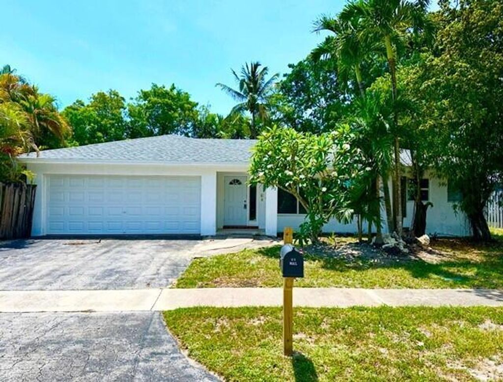 Photo of 10452 Dorchester Drive, Boca Raton, FL 33428 (MLS # R11096065)