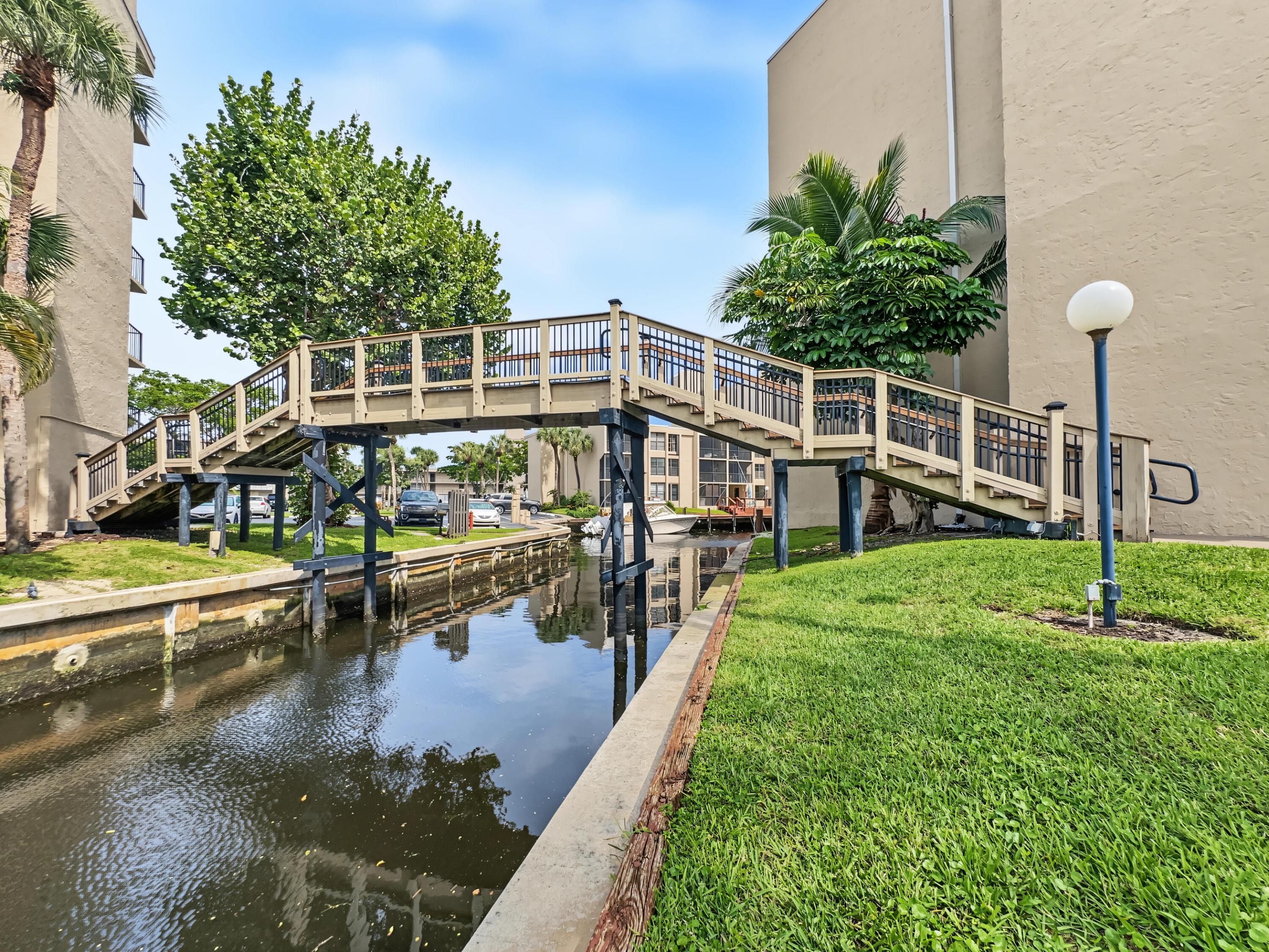 12 ROYAL PALM Way 2050