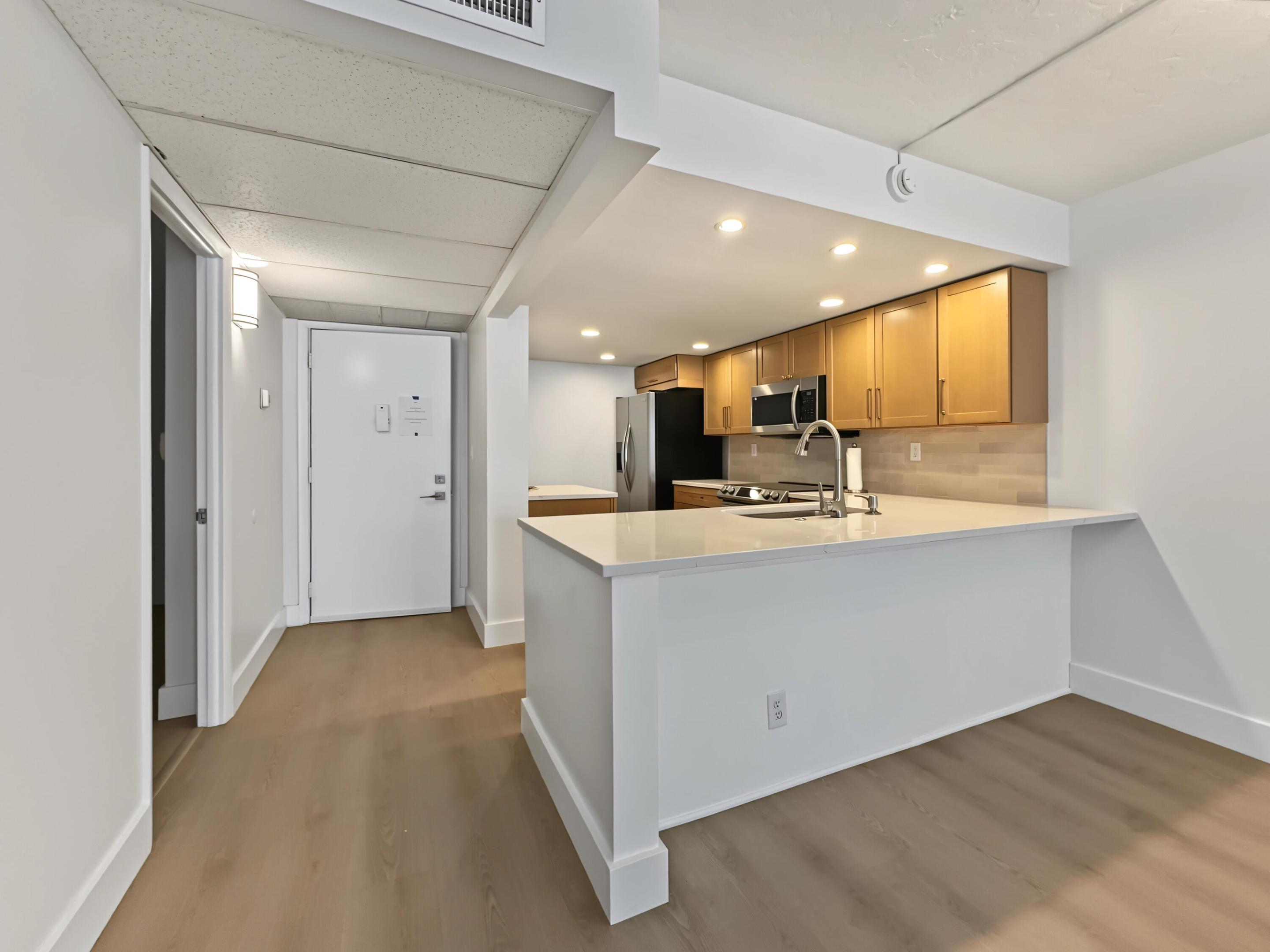 12 ROYAL PALM Way 2050