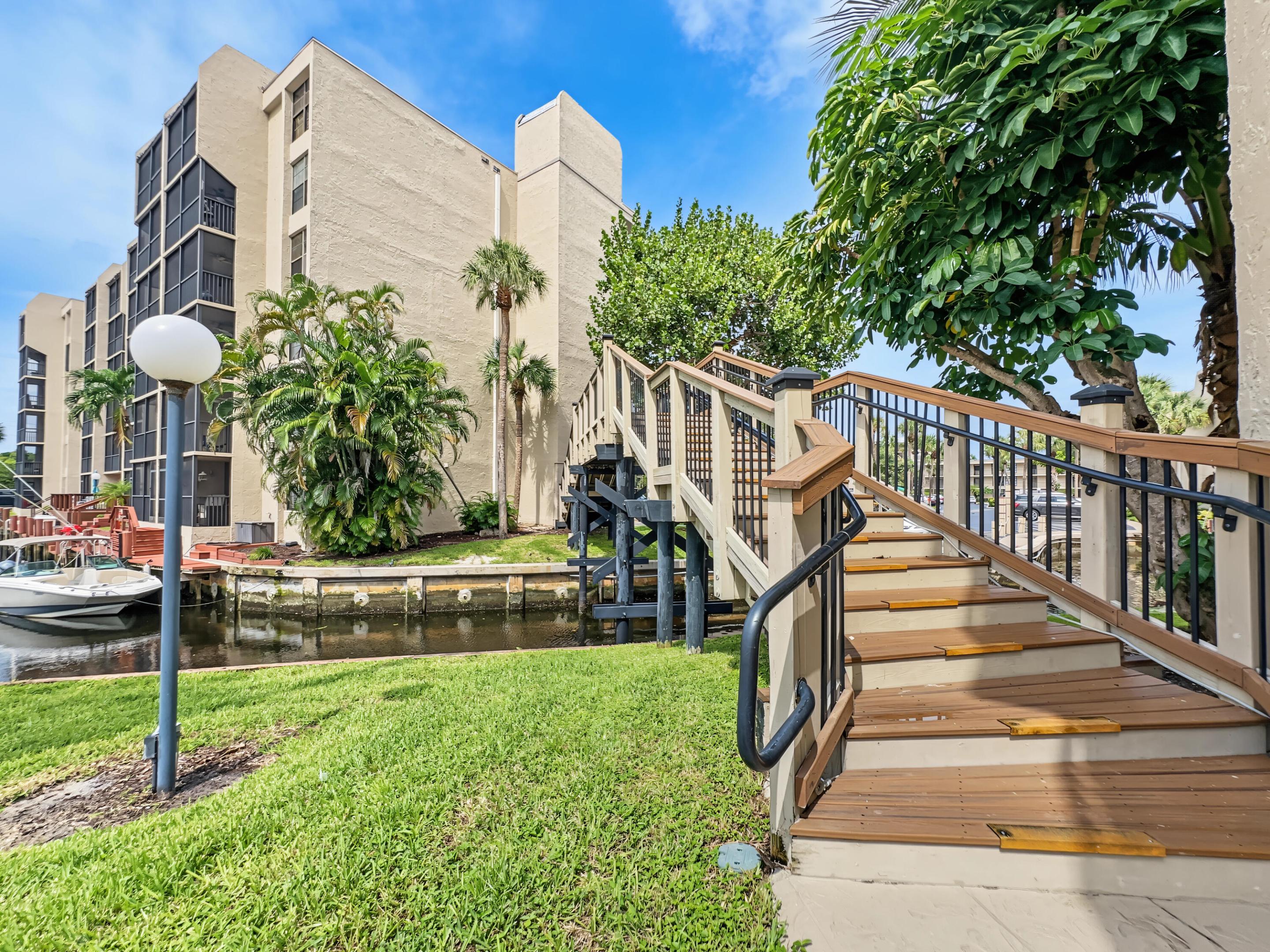 12 ROYAL PALM Way 2050