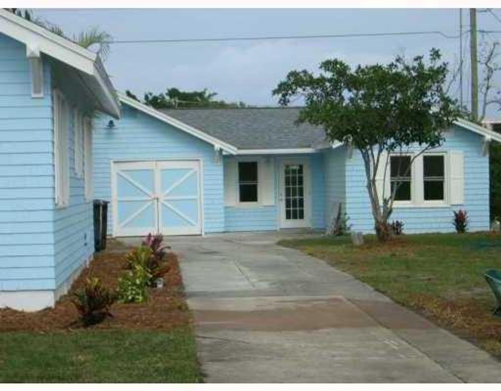 Photo of 415 Greenbriar Drive Dr #B, Lake Park, FL 33403 (MLS # R10715362)