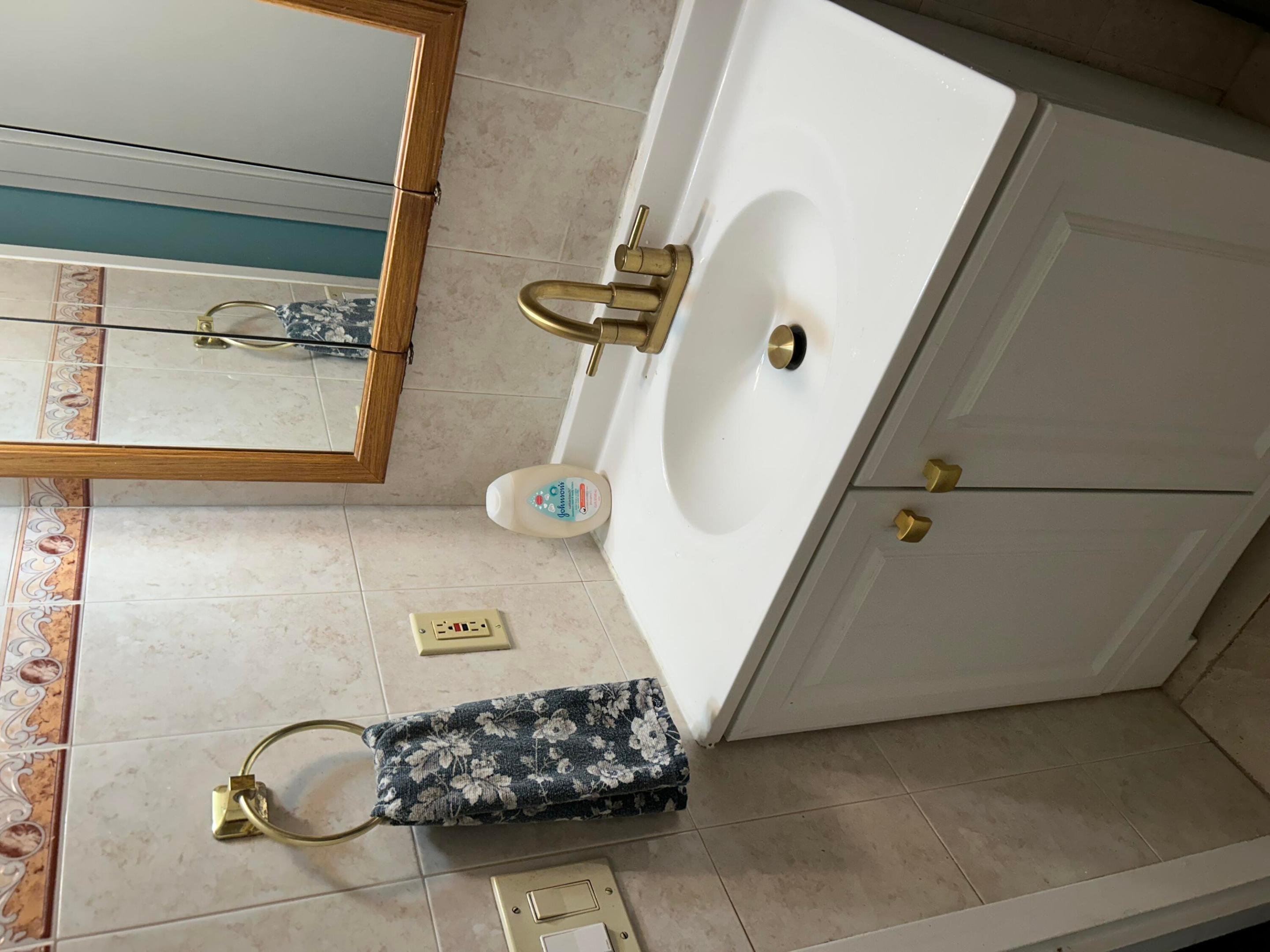 CROSS FOX CONDO - Residential