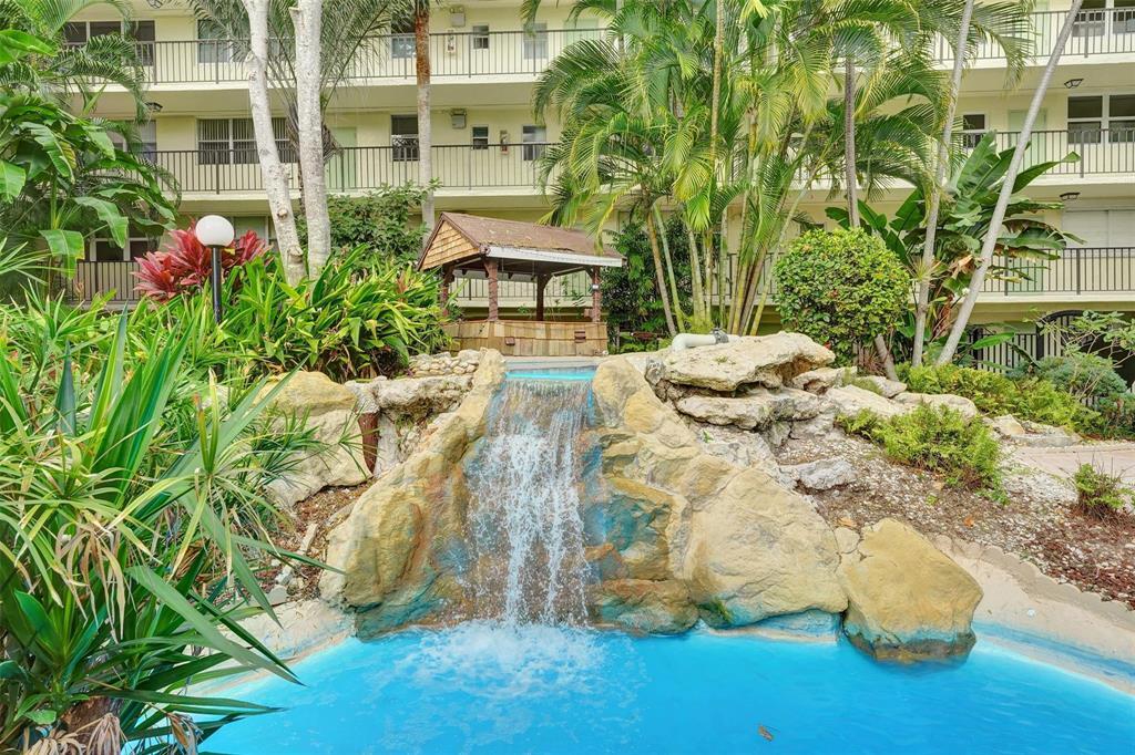 CROSS FOX CONDO - Residential