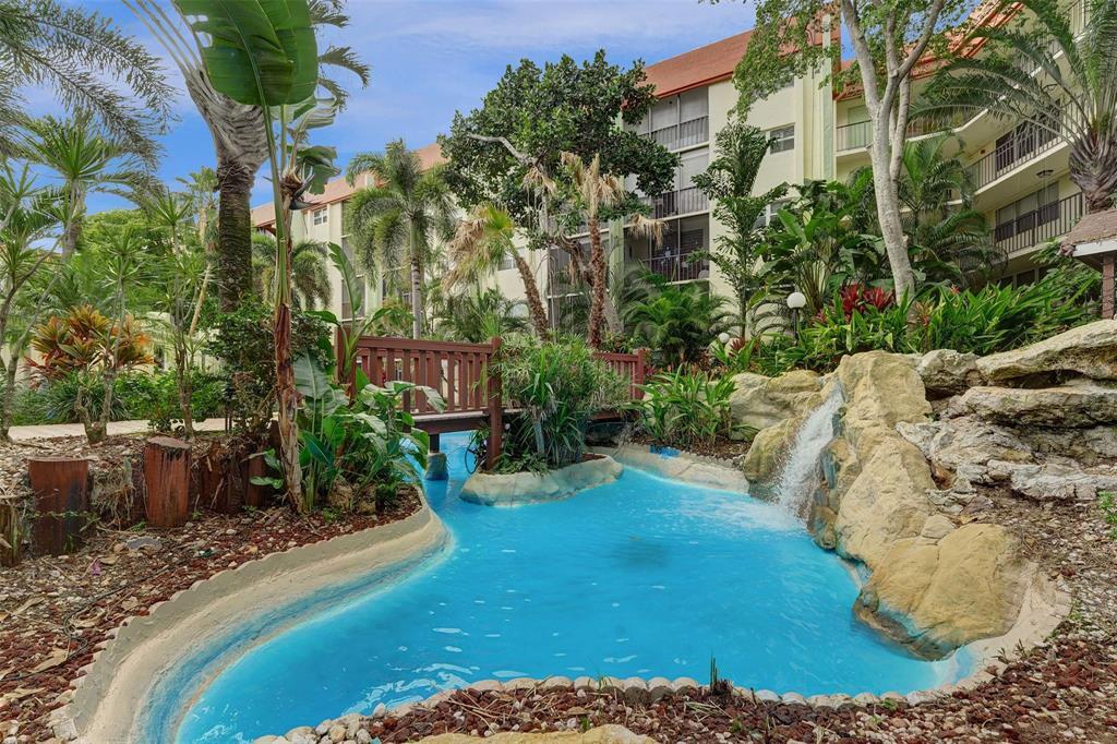 CROSS FOX CONDO - Residential