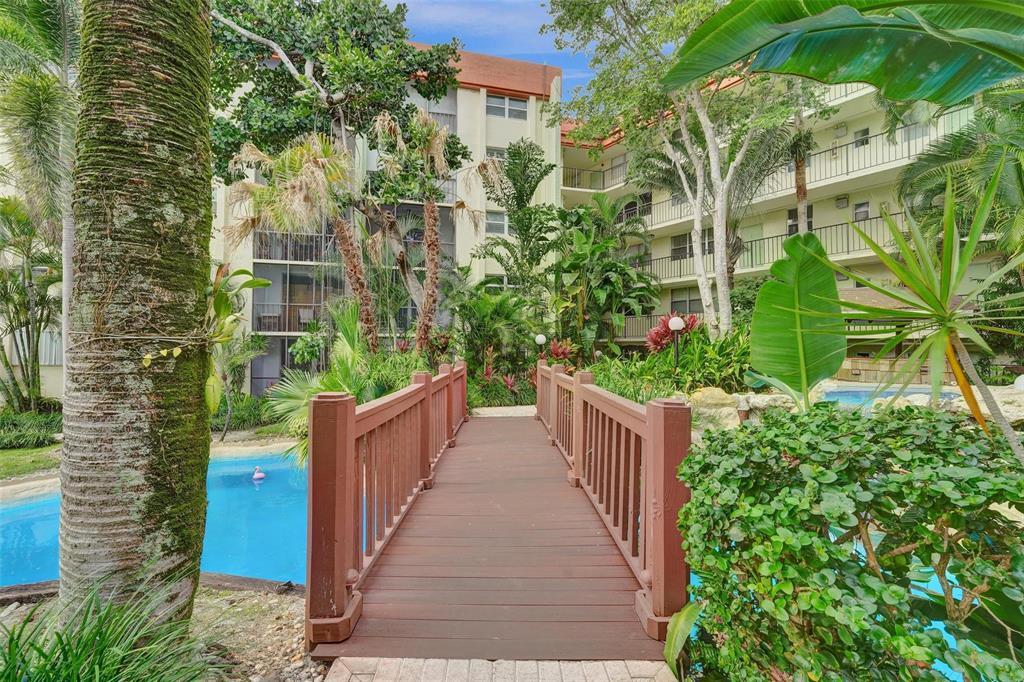 CROSS FOX CONDO - Residential