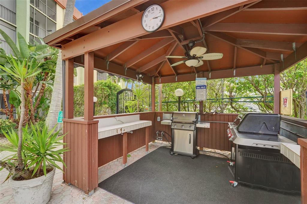 CROSS FOX CONDO - Residential