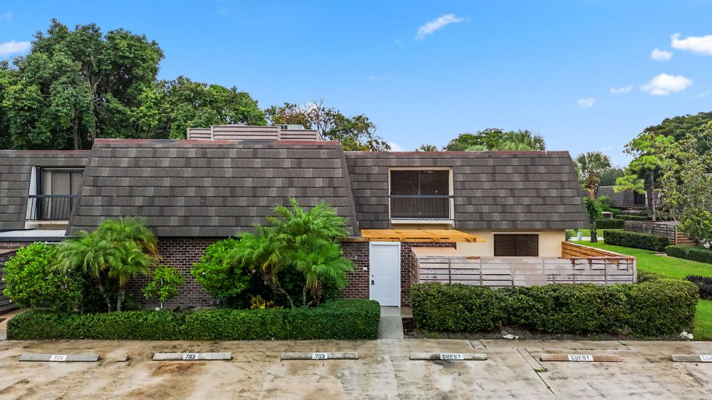 Photo of 703 7th Terrace, Palm Beach Gardens, FL 33418 (MLS # R11010745)