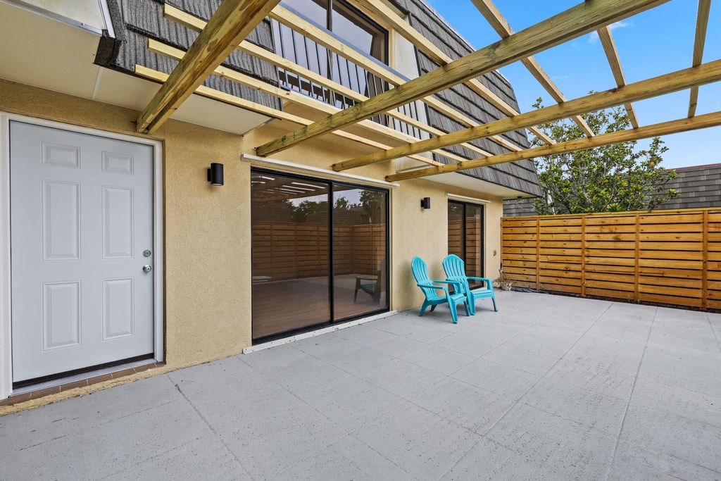 Photo of 703 7th Terrace, Palm Beach Gardens, FL 33418 (MLS # R11010745)