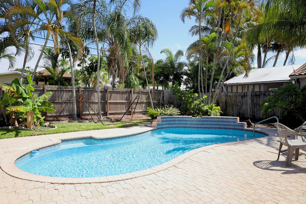 Photo of 1259 SW 7th Street, Boca Raton, FL 33486 (MLS # R11169834)